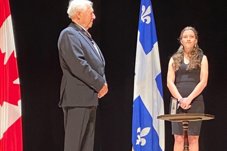 Lily-Rose Arès reçoit la Médaille du Lieutenant-Gouverneur